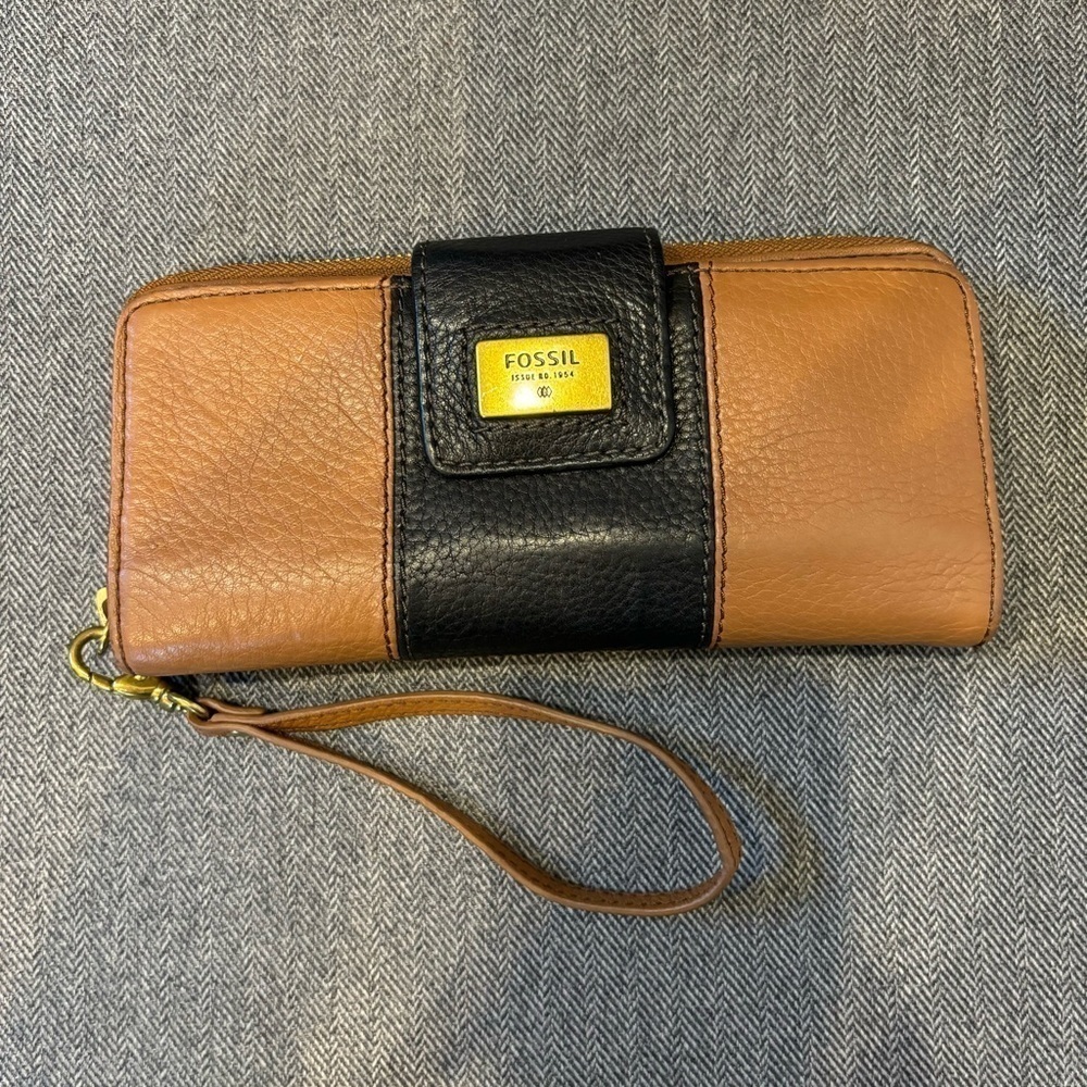 Fossil Pebble Leather Wallet Wristlet